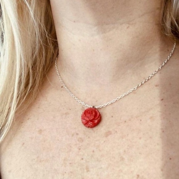 Antique red coral rose repurposed to a new handmade and necklace - Picture 6 of 9
